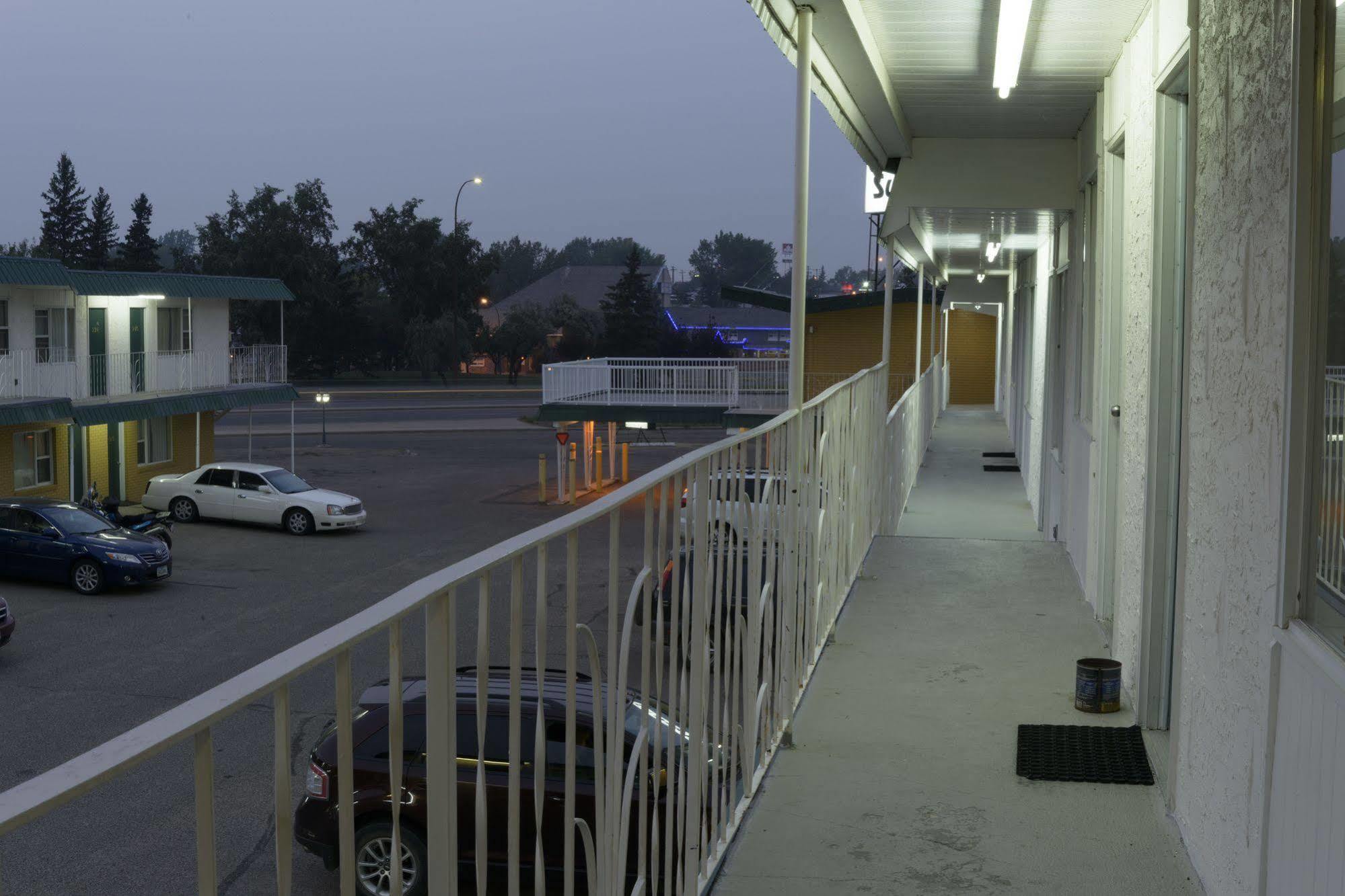 Sun-Dek Motel Medicine Hat Exterior foto