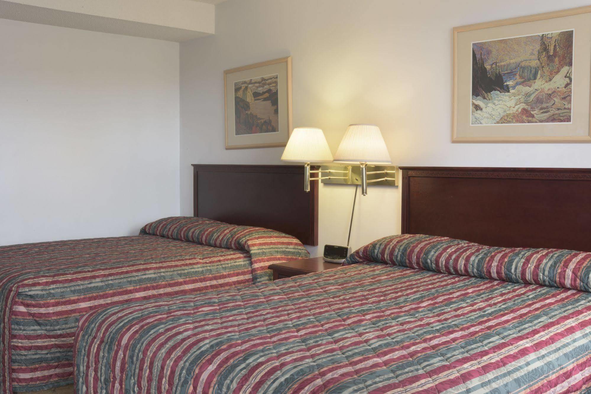 Sun-Dek Motel Medicine Hat Exterior foto
